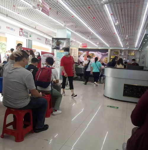 東莞電子廠門前求職長(zhǎng)龍引熱議 網(wǎng)友向往的背后，日用家電零售行業(yè)亦現(xiàn)新機(jī)遇